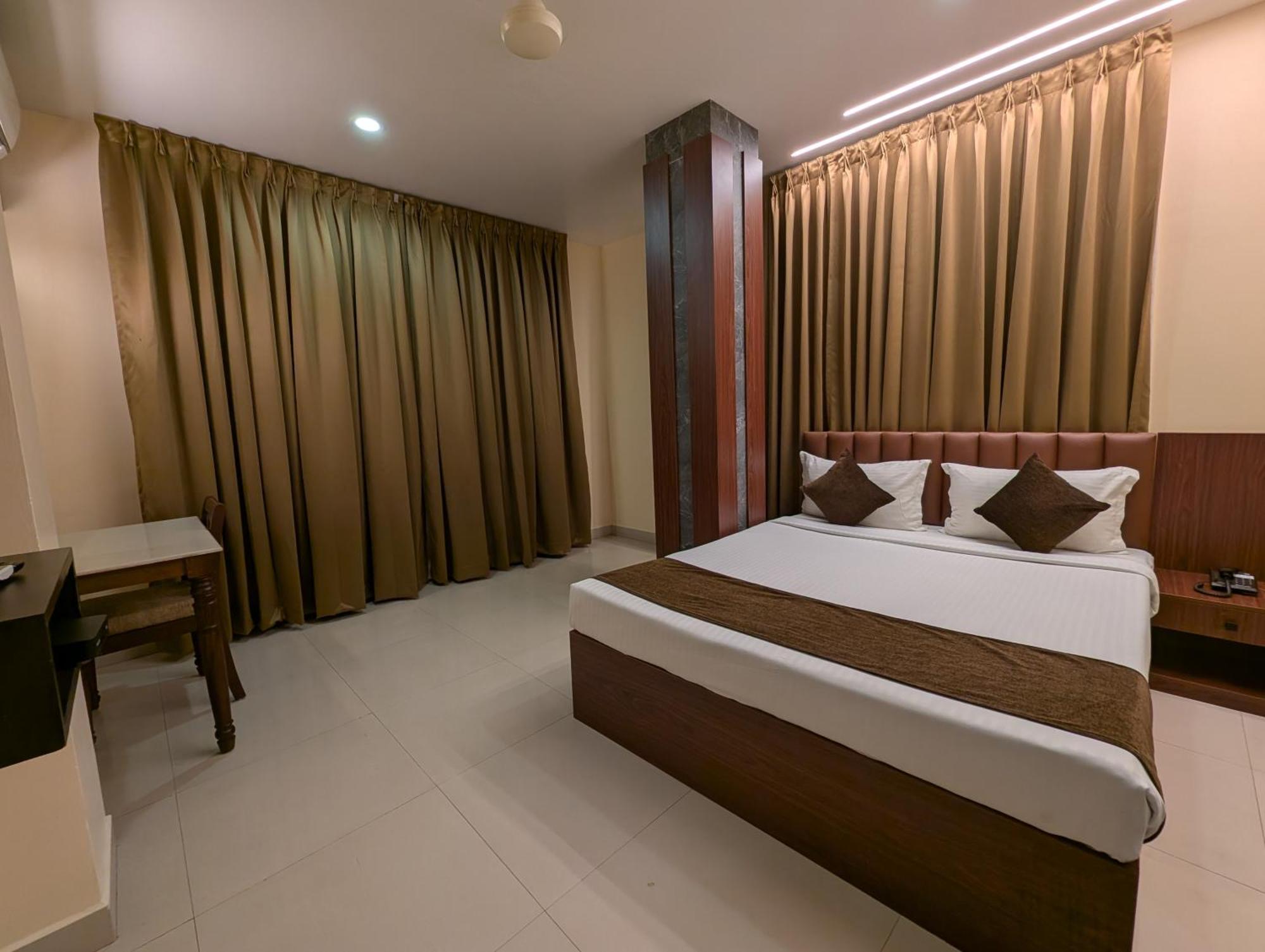 Hotel Arcadia Kottayam Buitenkant foto