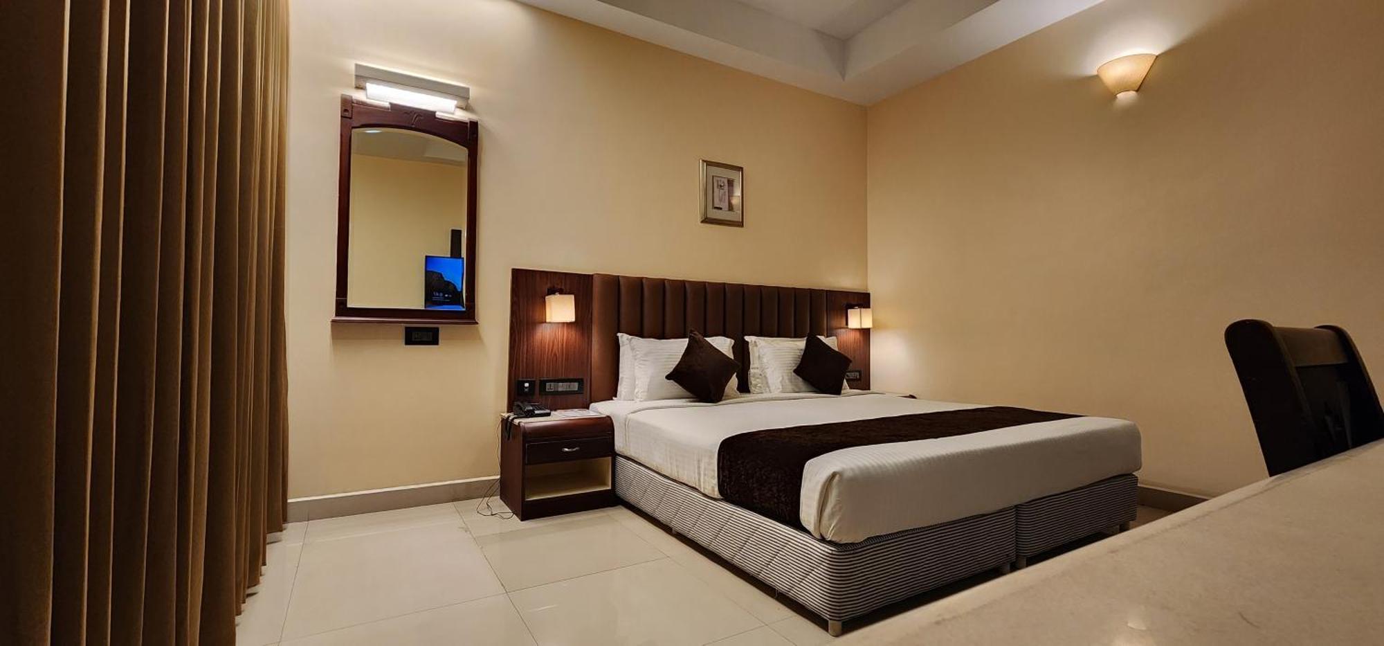 Hotel Arcadia Kottayam Buitenkant foto